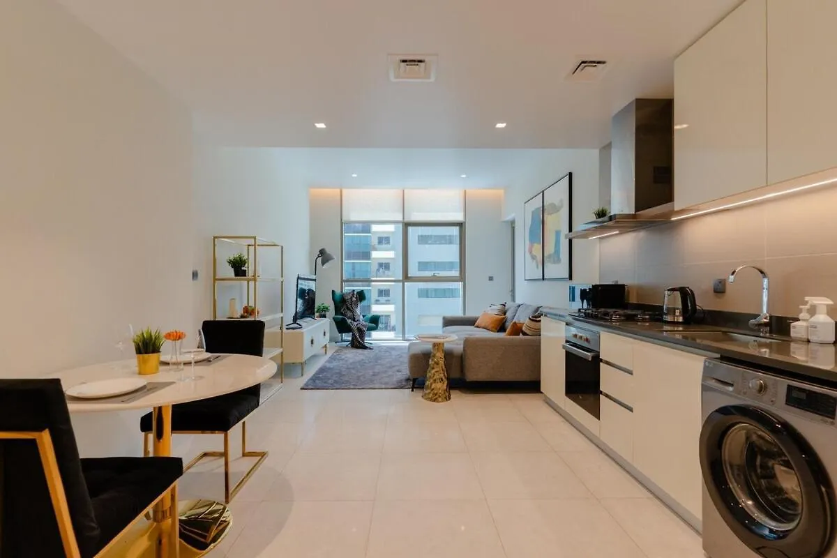 Stylish And Roomy 1Br Marina View Fits 3 Dubai Apartment