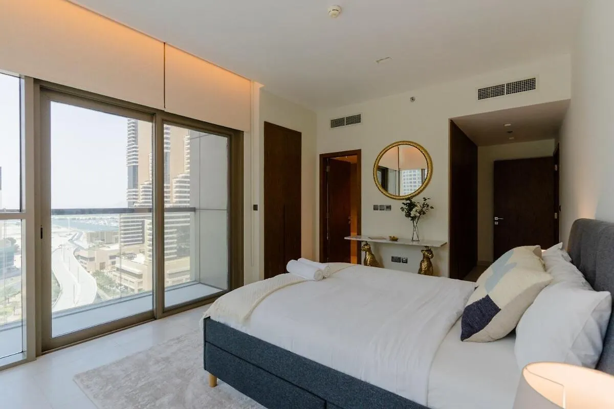 Stylish And Roomy 1Br Marina View Fits 3 Dubai Apartment
